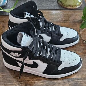 Air Jordan 1 Retro  Black/White